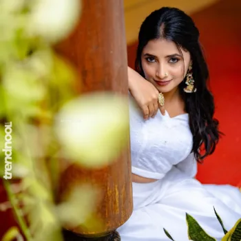Krishna Shilpa white lehenga skirt