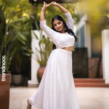 Krishna Shilpa white lehenga skirt
