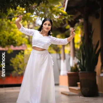 Krishna Shilpa white lehenga skirt