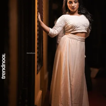 Krishna Shilpa white lehenga skirt