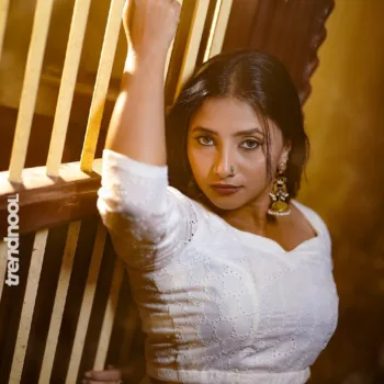 Krishna Shilpa white lehenga skirt