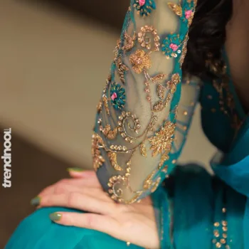 Losliya Mariyanesan Teal Net Saree