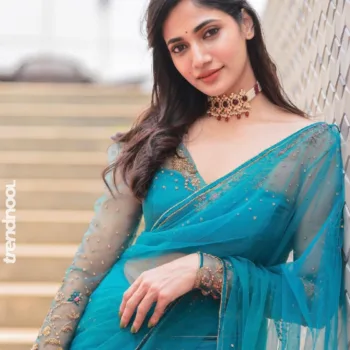 Losliya Mariyanesan Teal Net Saree