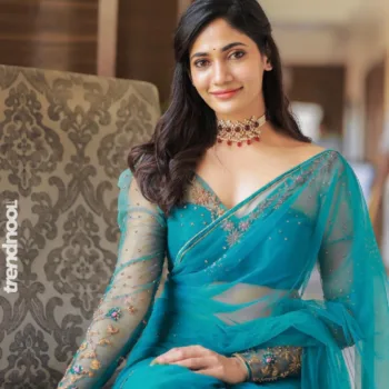 Losliya Mariyanesan Teal Net Saree