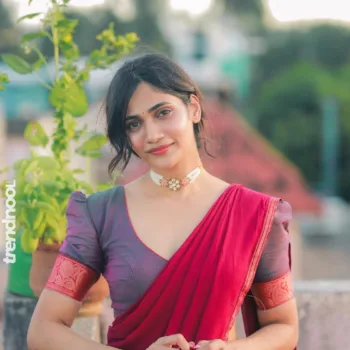 Losliya Mariyanesan Red and Purple Cotton Saree