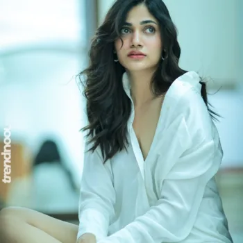 Losliya Mariyanesan white shirt look