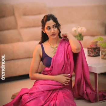 Losliya Mariyanesan pink silk saree