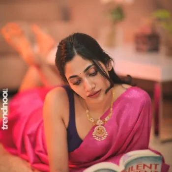 Losliya Mariyanesan pink silk saree