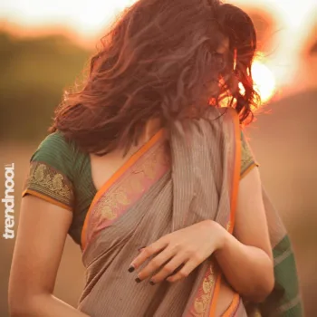 Losliya Mariyanesan green striped saree