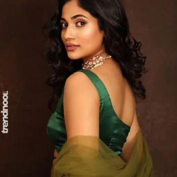 Losliya Mariyanesan olive green organza saree
