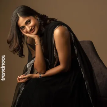 Losliya Mariyanesan black net skirt and blouse
