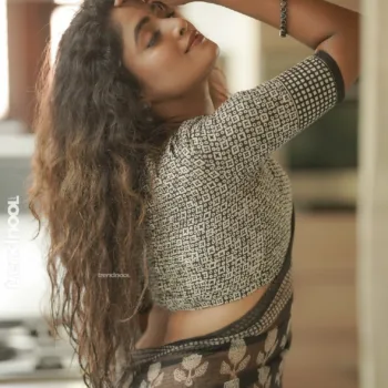 Sangeetha Kalyankumar black and white printed saree