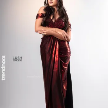Dasuni Senethma red sequin saree