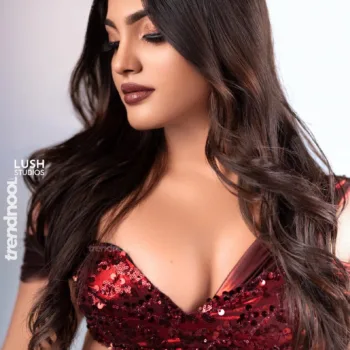 Dasuni Senethma red sequin saree