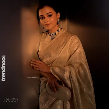 Dinakshie Priyasad gold silk saree