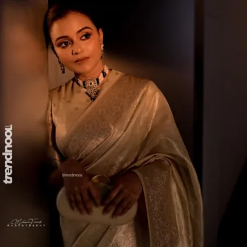 Dinakshie Priyasad gold silk saree