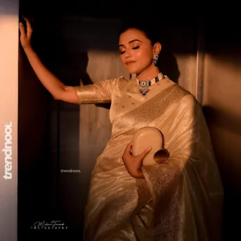 Dinakshie Priyasad gold silk saree