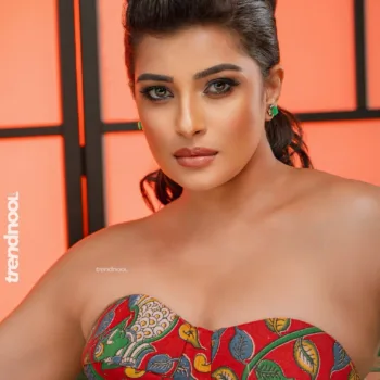 Nadeesha Hemamali red printed fishtail gown
