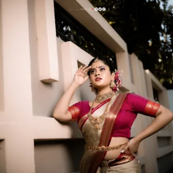 Remonisha Uthayakumar gold saree maroon blouse