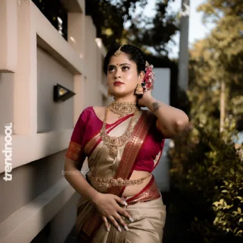 Remonisha Uthayakumar gold saree maroon blouse