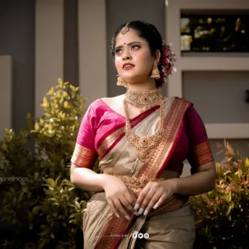 Remonisha Uthayakumar gold saree maroon blouse
