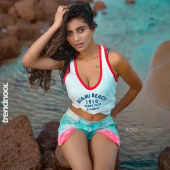 Veronica Sets Instagram Ablaze