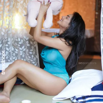 Veronica Sets Instagram Ablaze